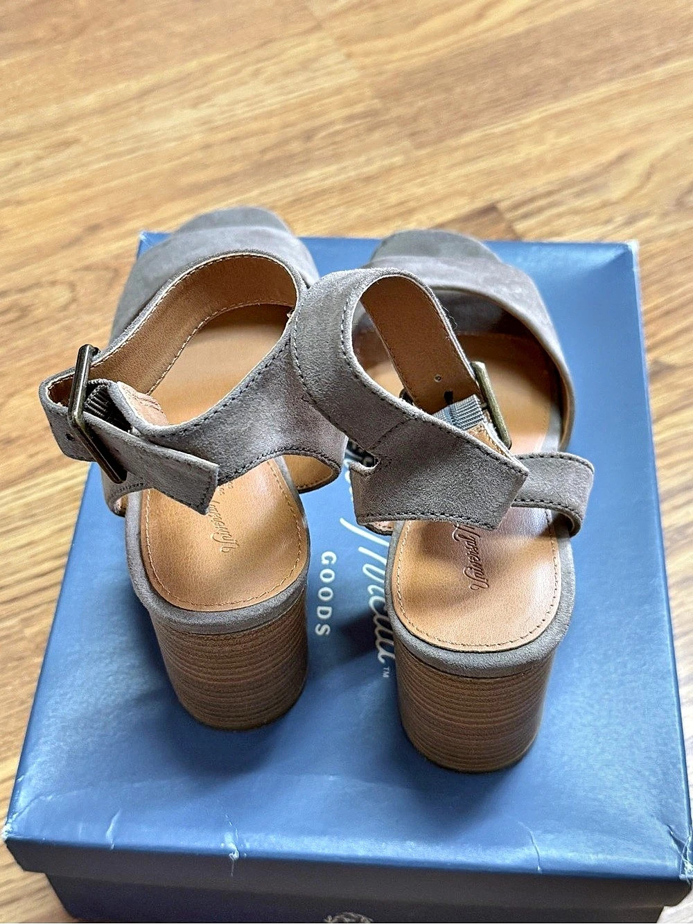 Universal Thread Wedge Sandals - Picture 2 of 3